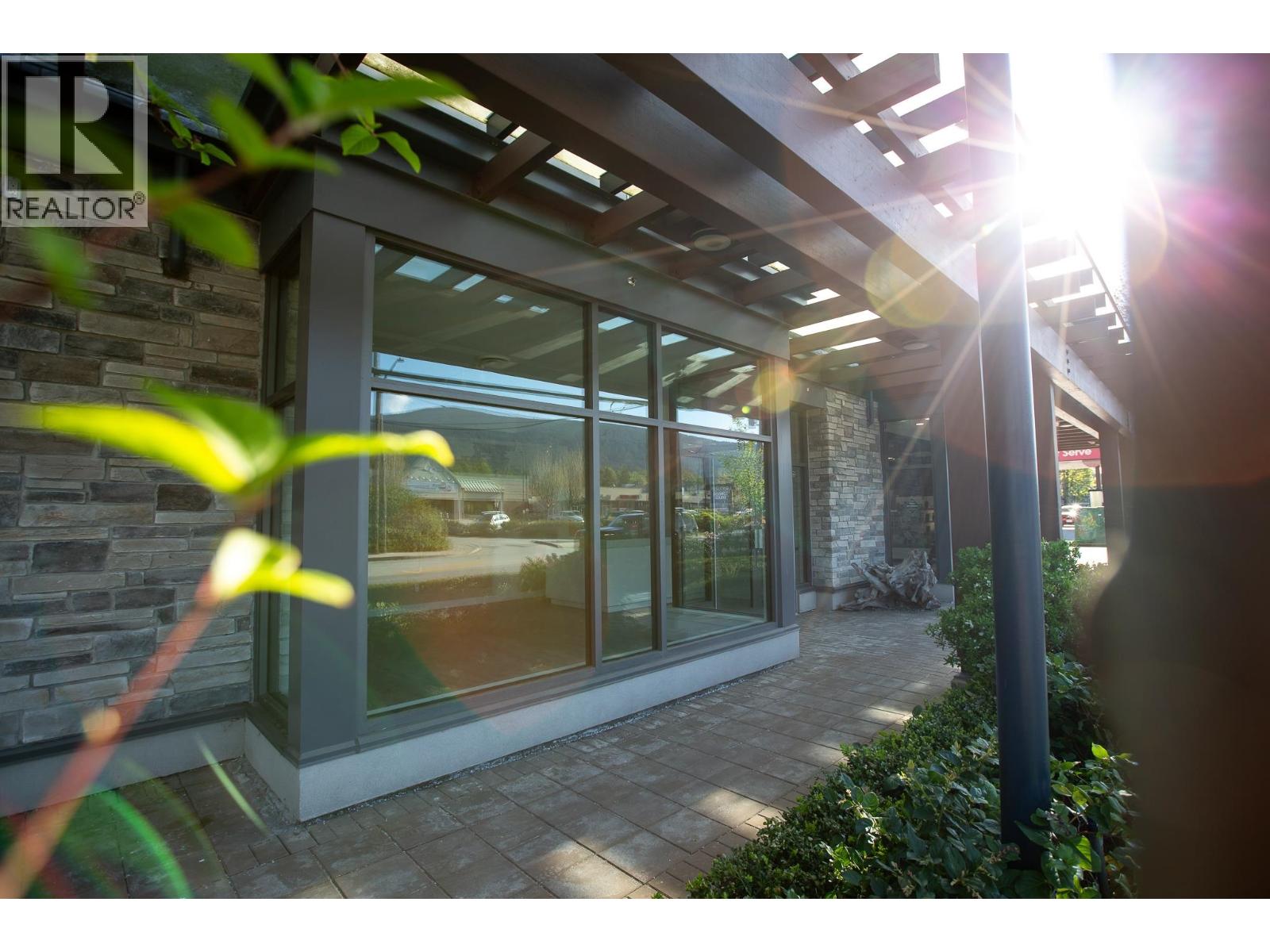 103 875 GIBSONS WAY, Gibsons, British Columbia