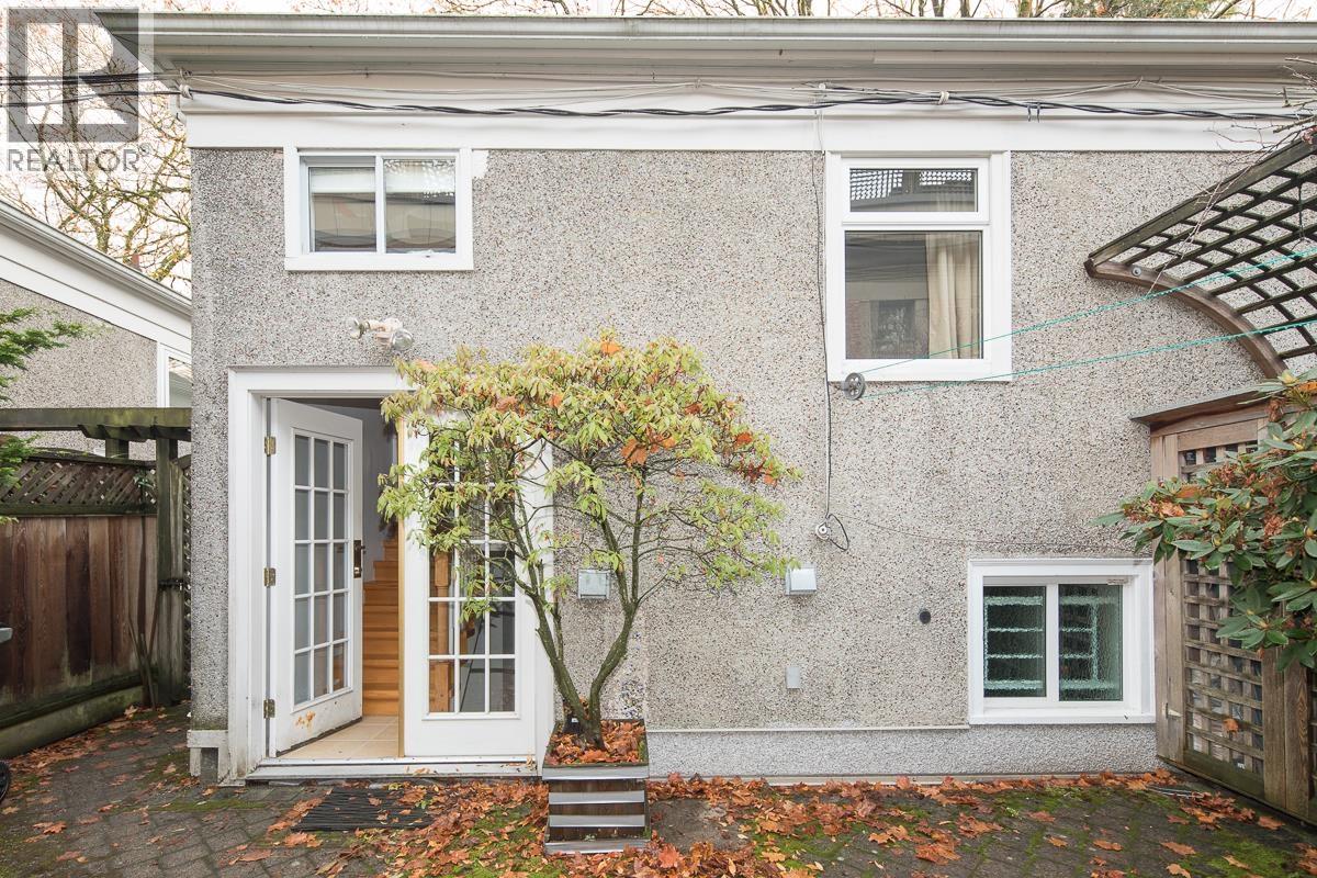2305 W 3rd Avenue, Vancouver, British Columbia  V6K 1L6 - Photo 2 - R3067479