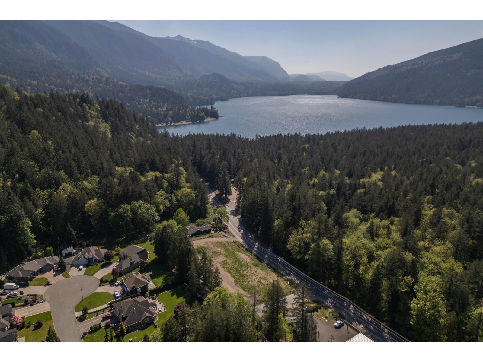 3636 Columbia Valley Road, Cultus Lake North, Cultus Lake, British Columbia  V2R 5A3 - Photo 10 - R3115798