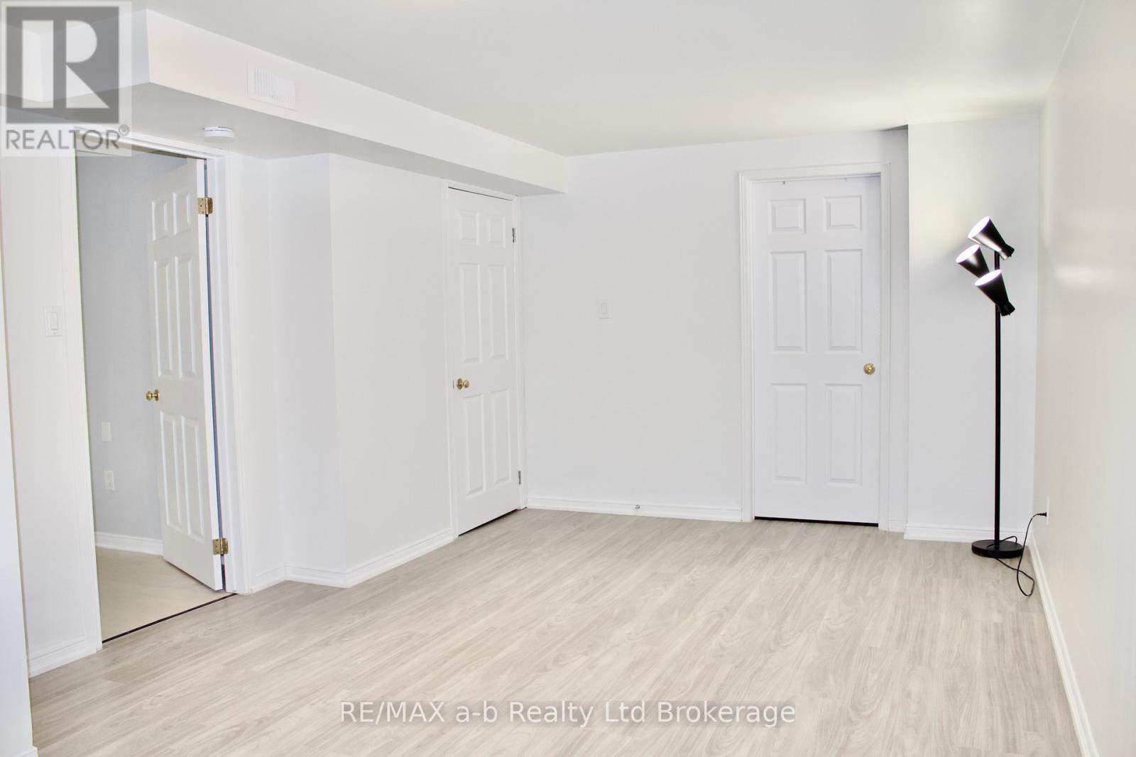 Lower - 33 Anderson Street, Woodstock (Woodstock - South), Ontario  N4S 8X1 - Photo 14 - X13066634