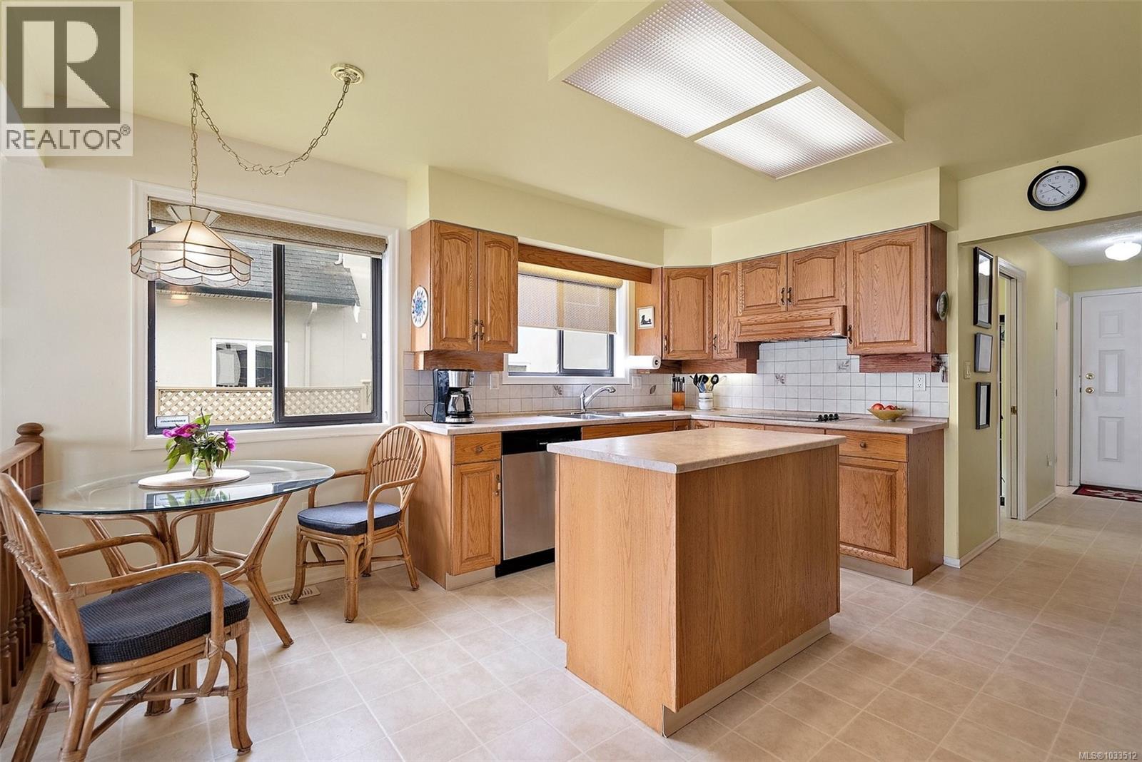 8877 Lochside Dr, North Saanich, British Columbia  V8L 1N1 - Photo 42 - 1033512