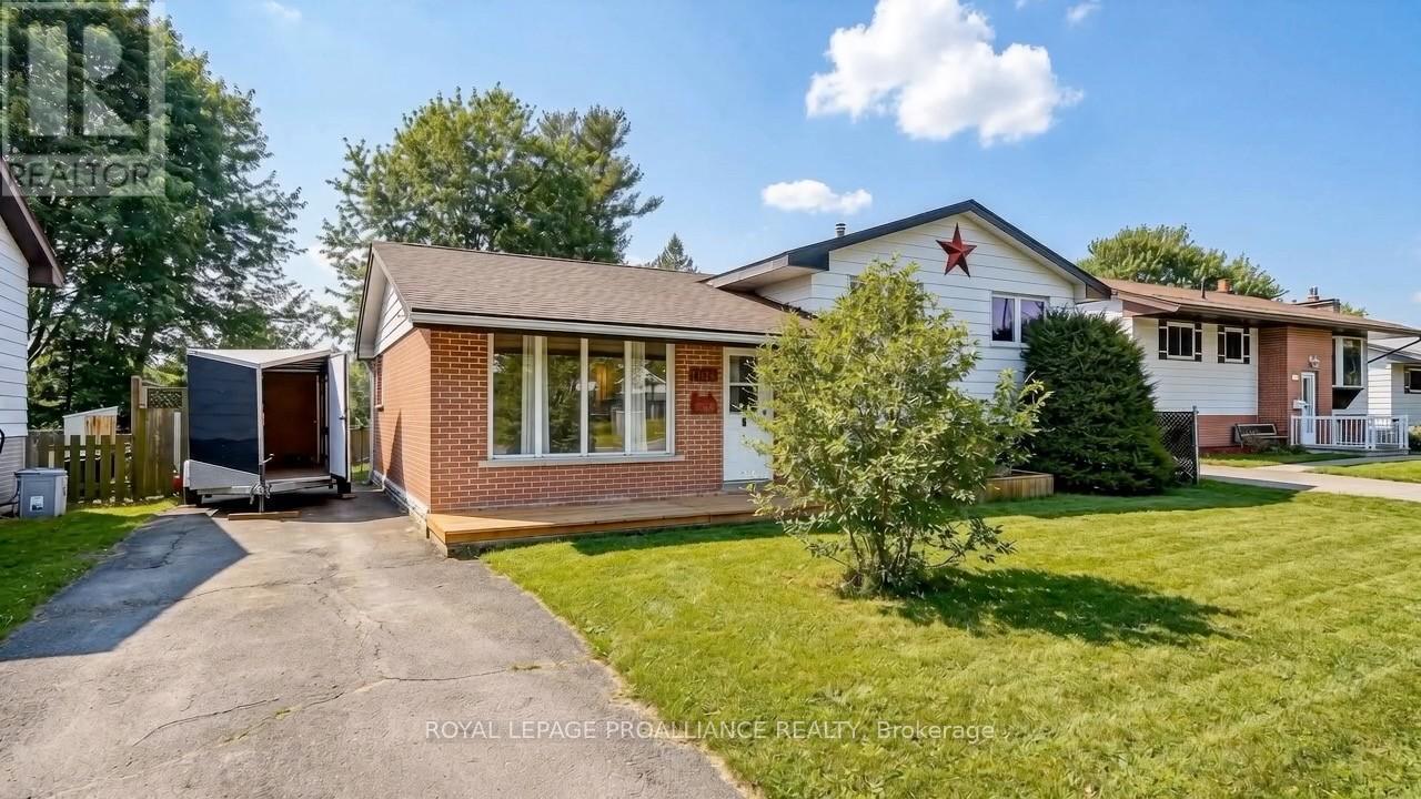 1358 Windsor Drive, Brockville, Ontario  K6V 3H9 - Photo 2 - X12952340