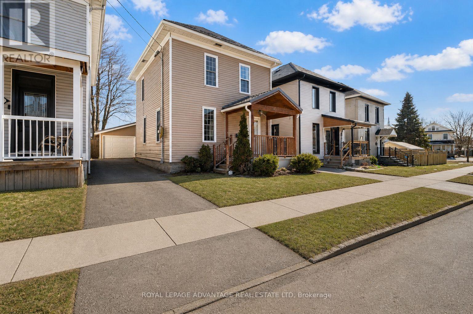 15 Kent Street, Smiths Falls, Ontario  K7A 1B5 - Photo 2 - X12936096