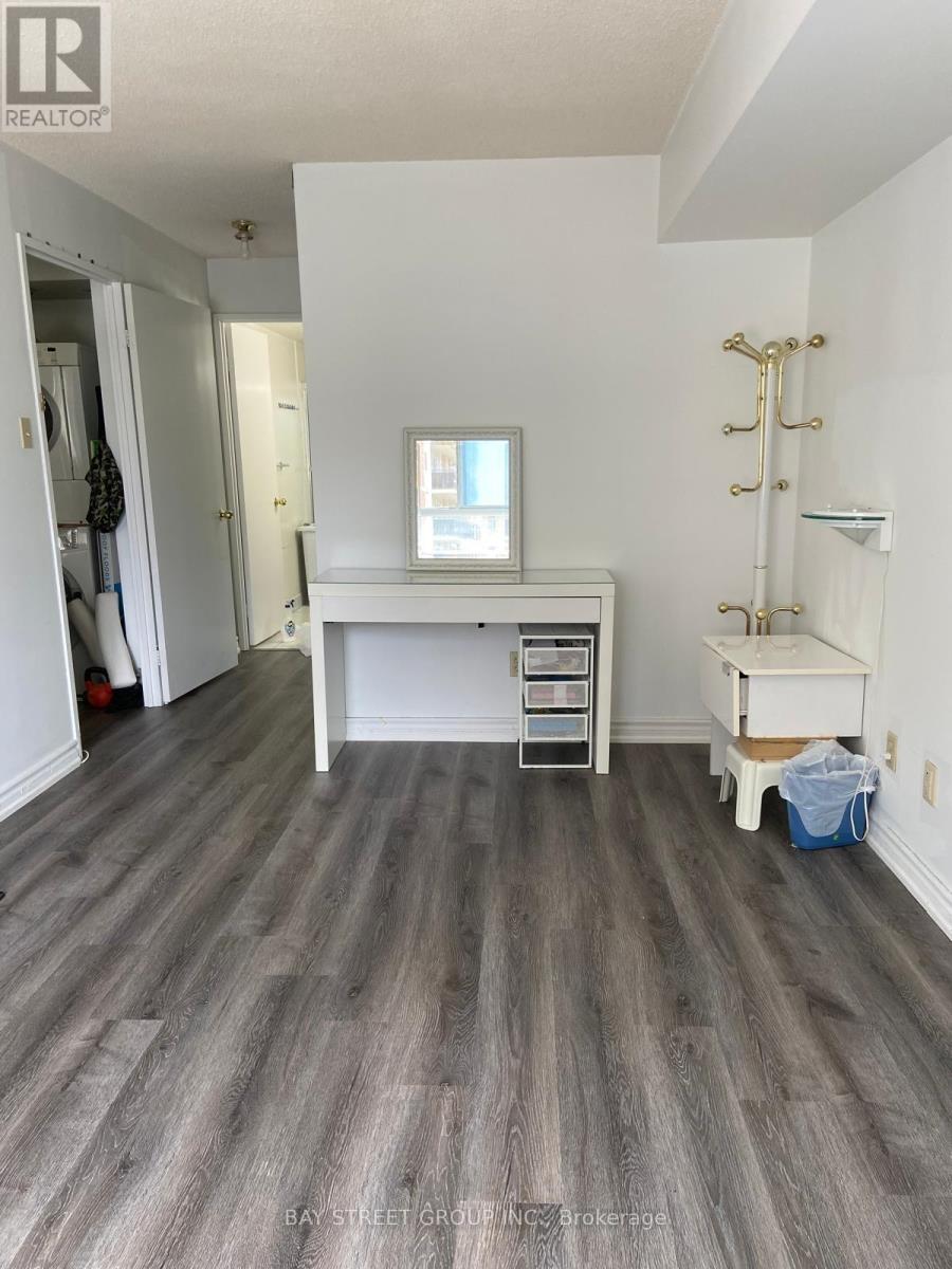 610 - 4 Park Vista, Toronto, Ontario  M4B 3M8 - Photo 4 - E13018096