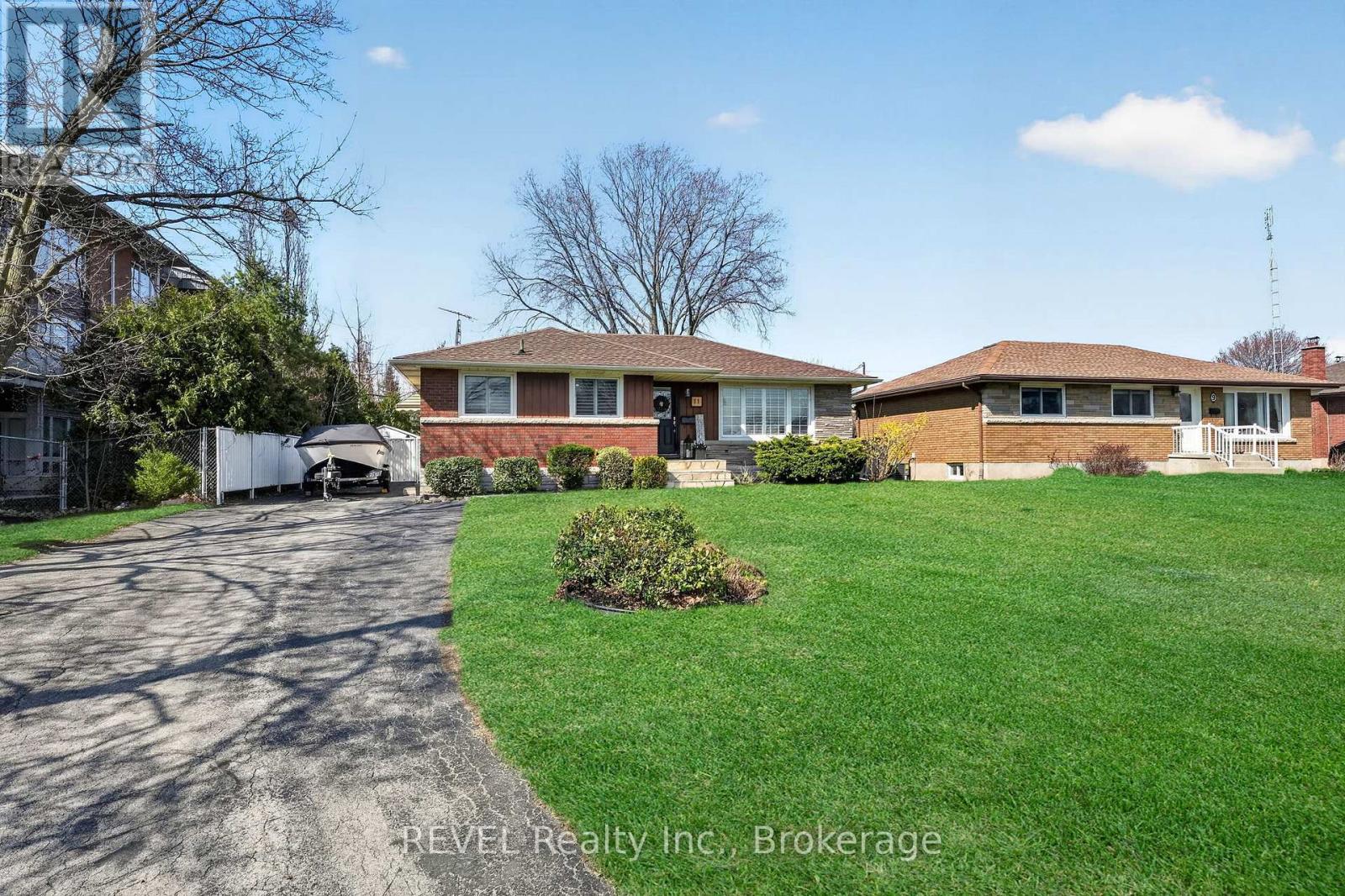 11 Tamarack Street, Welland, Ontario  L3C 4X6 - Photo 3 - X13066654