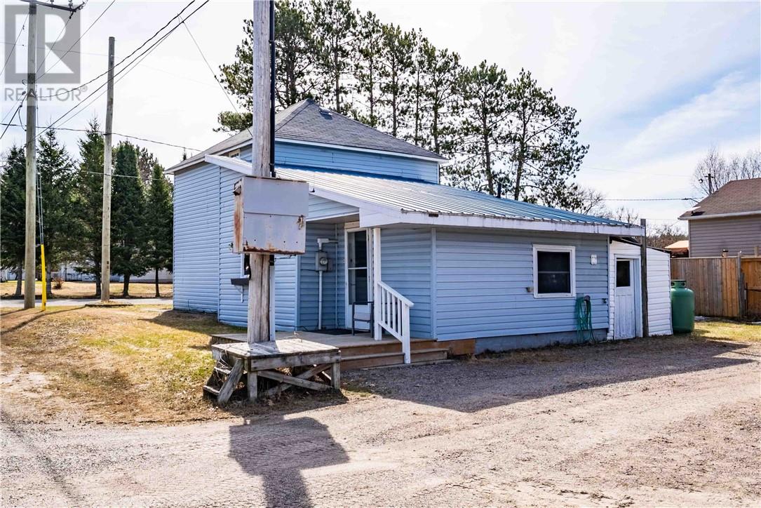 401 Castle Street, Massey, Ontario  P0P 1P0 - Photo 2 - 2127316