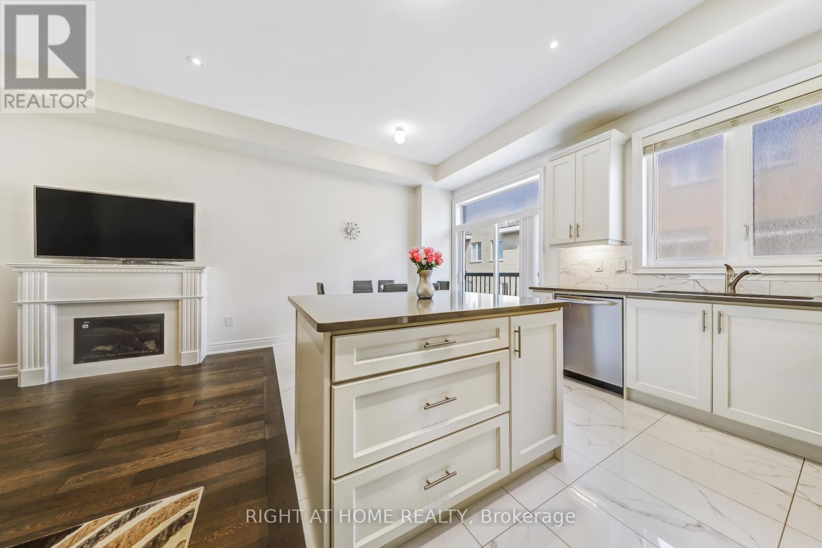 16 Lasalle Lane, Richmond Hill, Ontario  L4C 7V6 - Photo 14 - N13066584