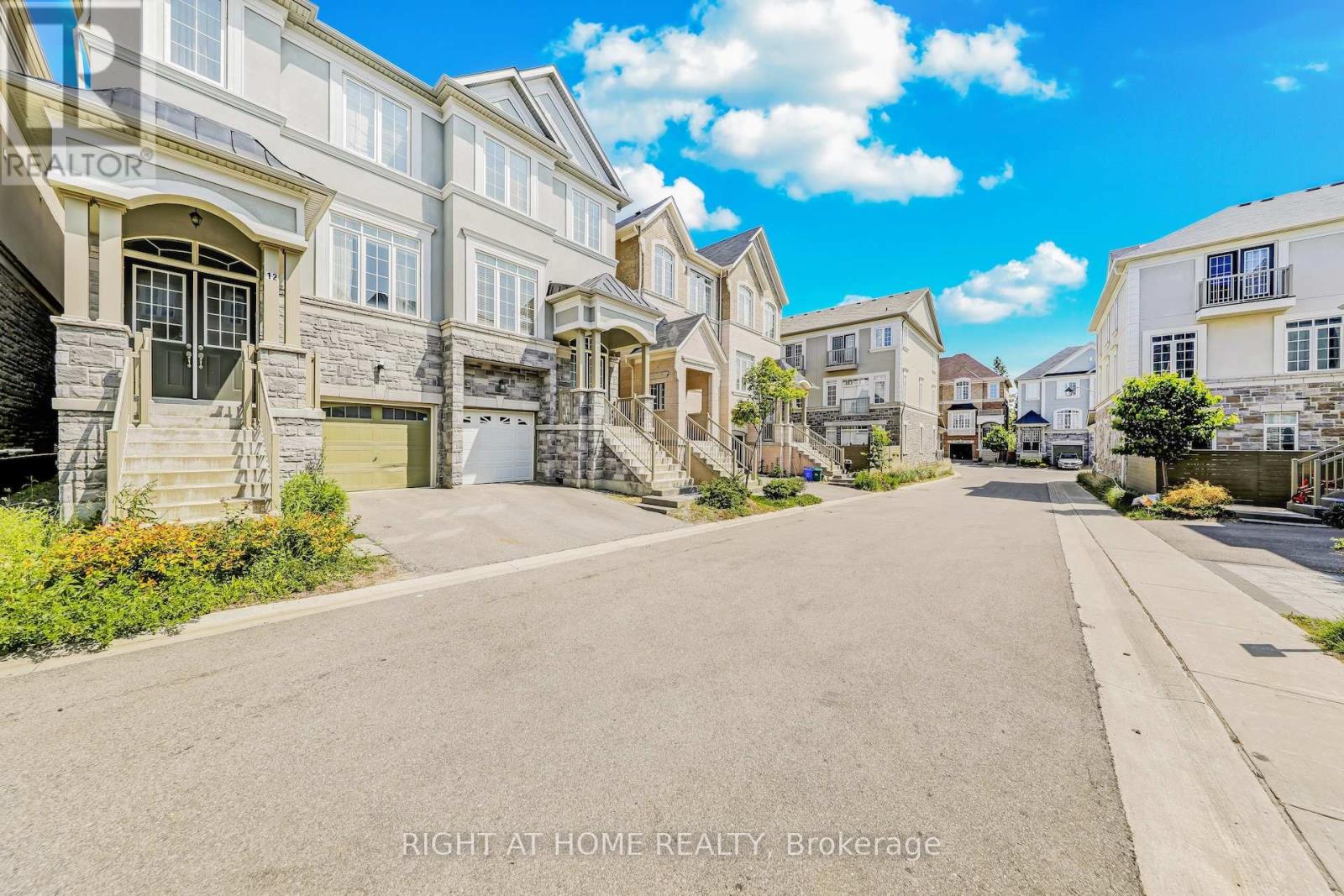 16 Lasalle Lane, Richmond Hill, Ontario  L4C 7V6 - Photo 3 - N13066584