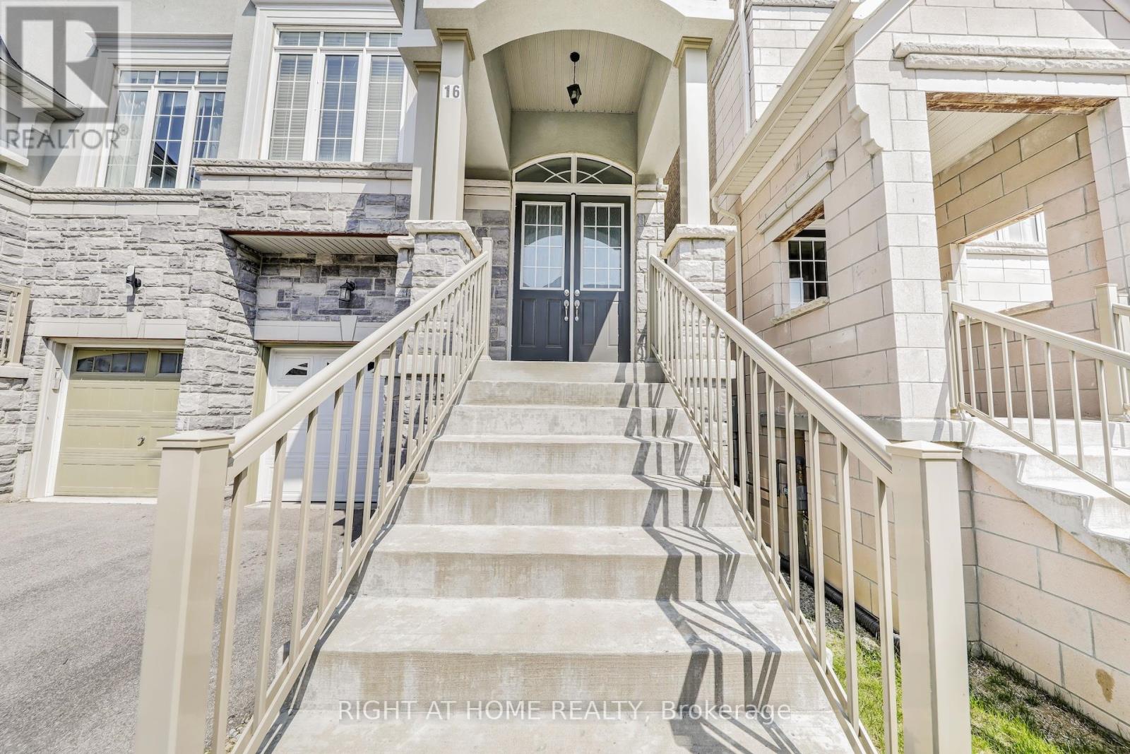 16 Lasalle Lane, Richmond Hill, Ontario  L4C 7V6 - Photo 4 - N13066584