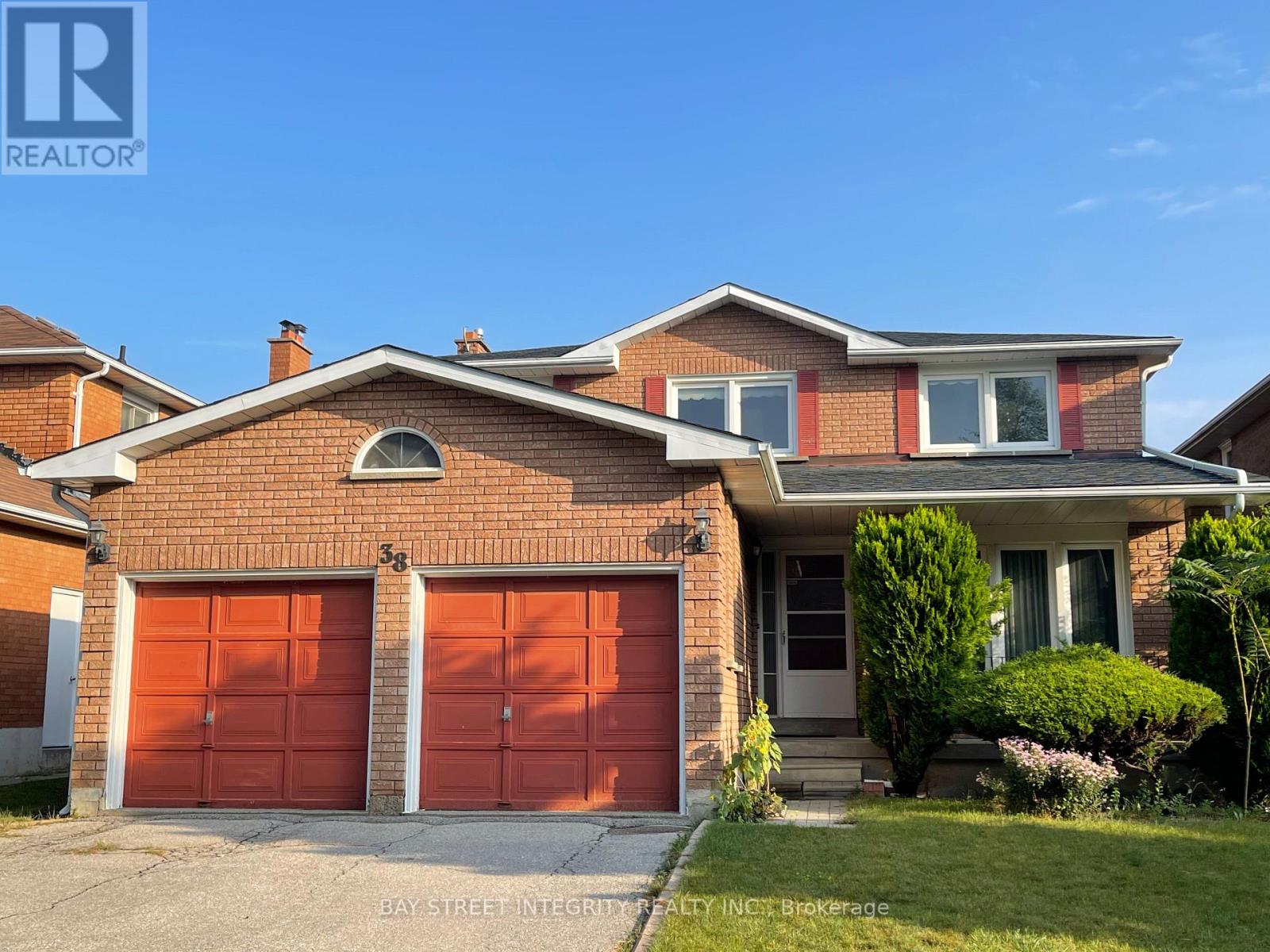 38 Southgate Crescent, Richmond Hill, Ontario  L4B 2E3 - Photo 1 - N13066630