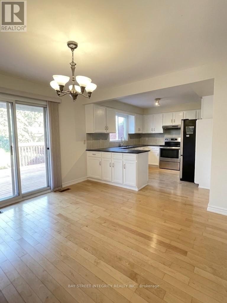 38 Southgate Crescent, Richmond Hill, Ontario  L4B 2E3 - Photo 2 - N13066630