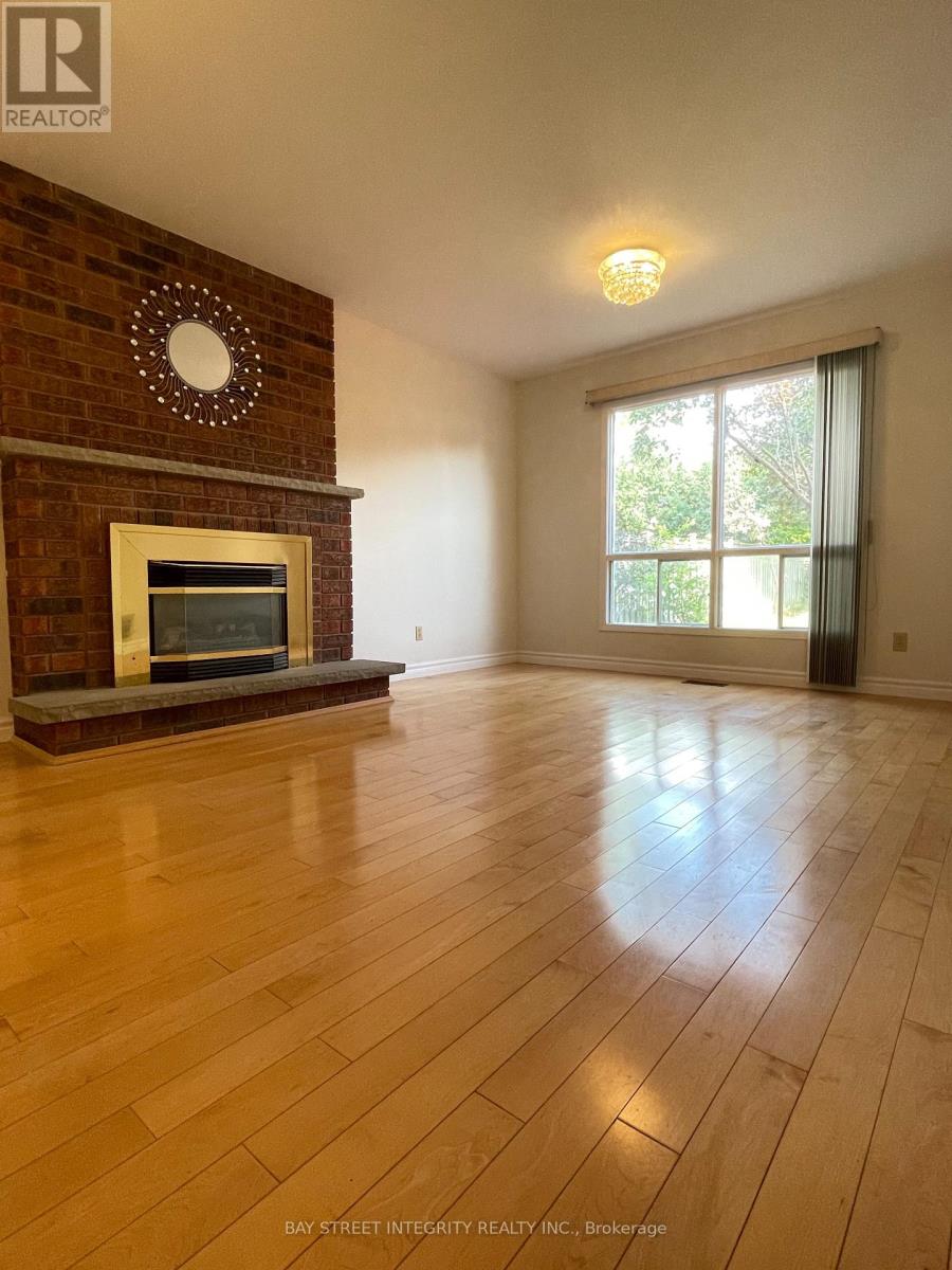 38 Southgate Crescent, Richmond Hill, Ontario  L4B 2E3 - Photo 3 - N13066630