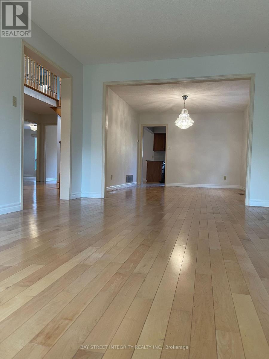 38 Southgate Crescent, Richmond Hill, Ontario  L4B 2E3 - Photo 4 - N13066630