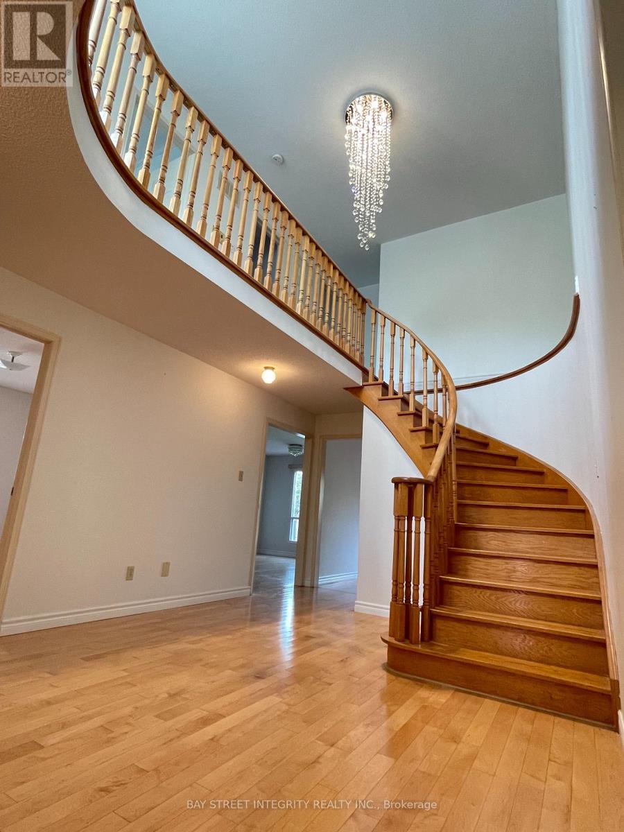 38 Southgate Crescent, Richmond Hill, Ontario  L4B 2E3 - Photo 9 - N13066630