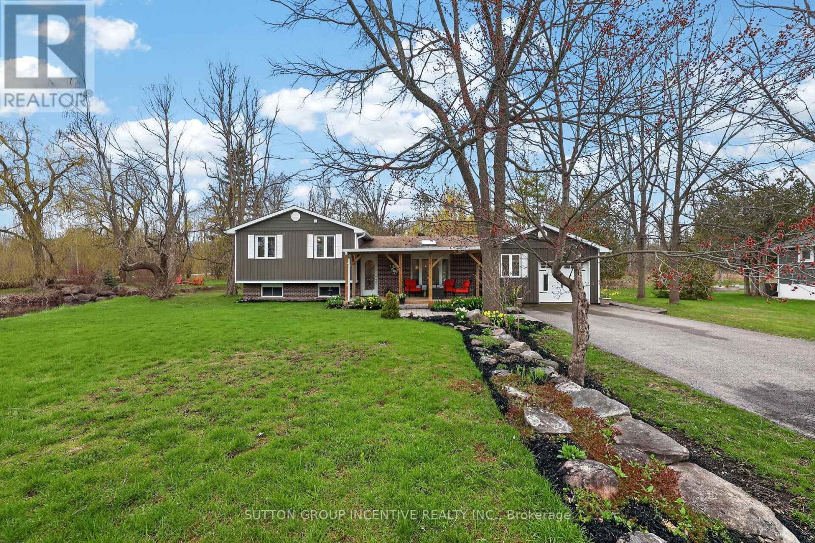 10 Springhome Road, Oro-Medonte, Ontario  L0L 1T0 - Photo 2 - S13066658