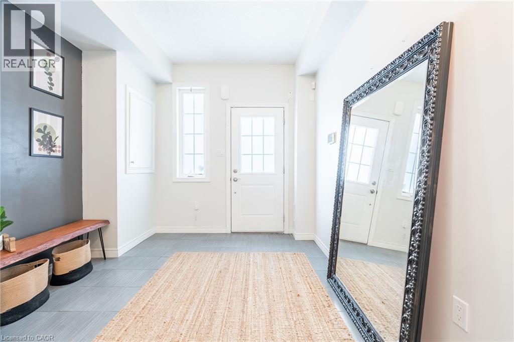 11 Stockbridge Gardens Unit# 5, Stoney Creek, Ontario  L8J 0H5 - Photo 4 - 40811097