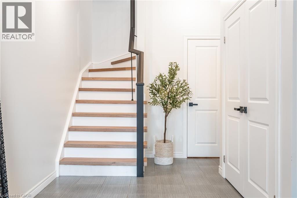 11 Stockbridge Gardens Unit# 5, Stoney Creek, Ontario  L8J 0H5 - Photo 6 - 40811097