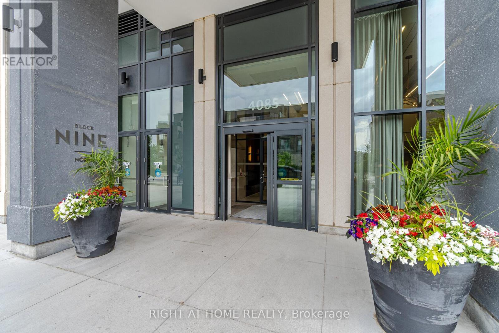 Lph5 - 4085 Parkside Village Drive, Mississauga, Ontario  L5B 0K9 - Photo 2 - W13066604