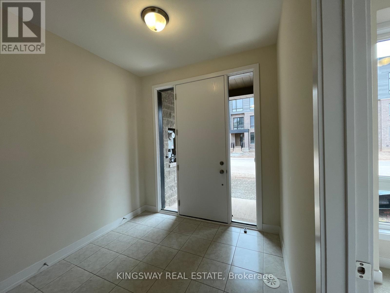 3082 Meadowridge Drive, Oakville, Ontario  L6H 7Z1 - Photo 3 - W13066650