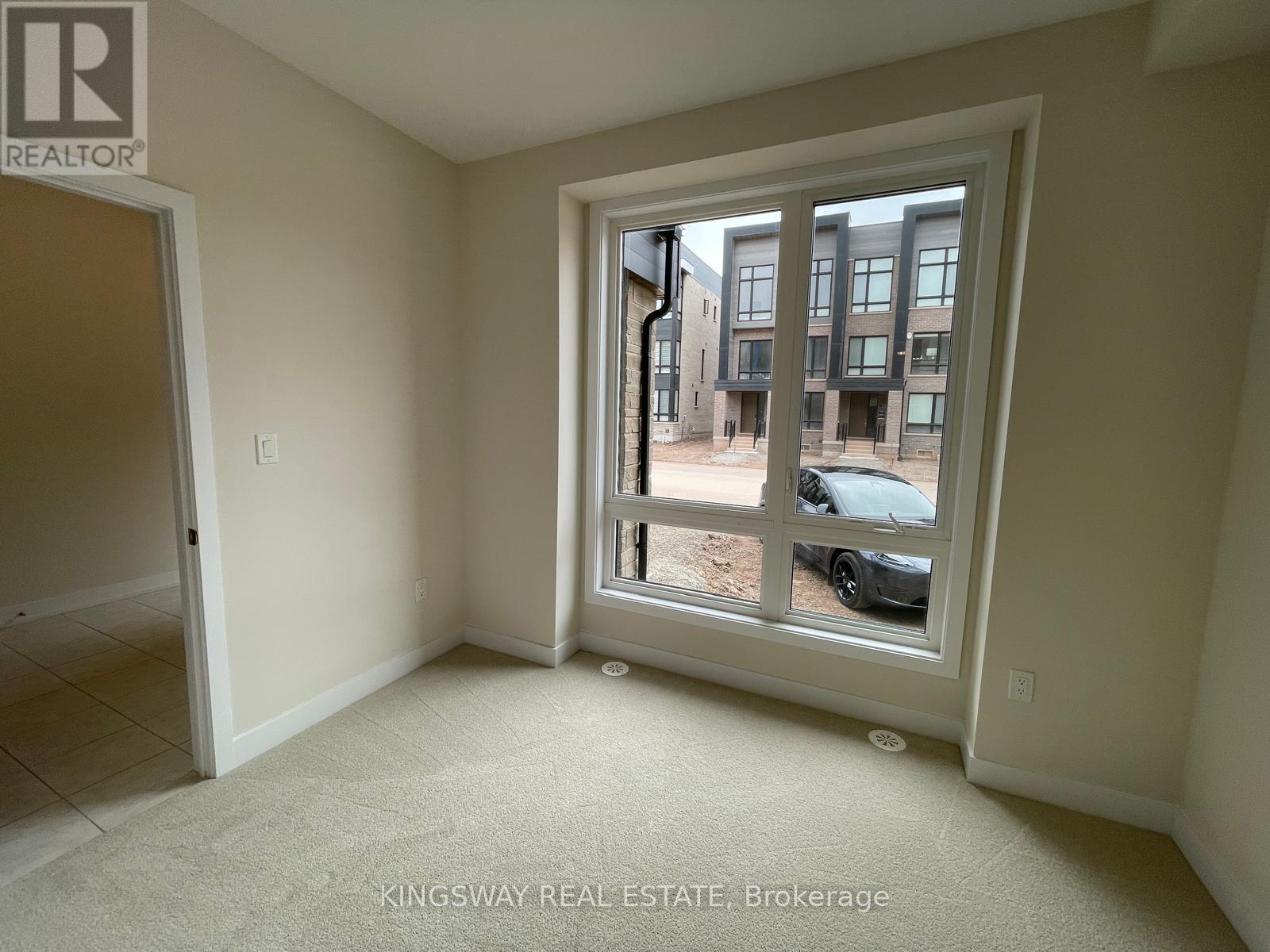 3082 Meadowridge Drive, Oakville, Ontario  L6H 7Z1 - Photo 4 - W13066650