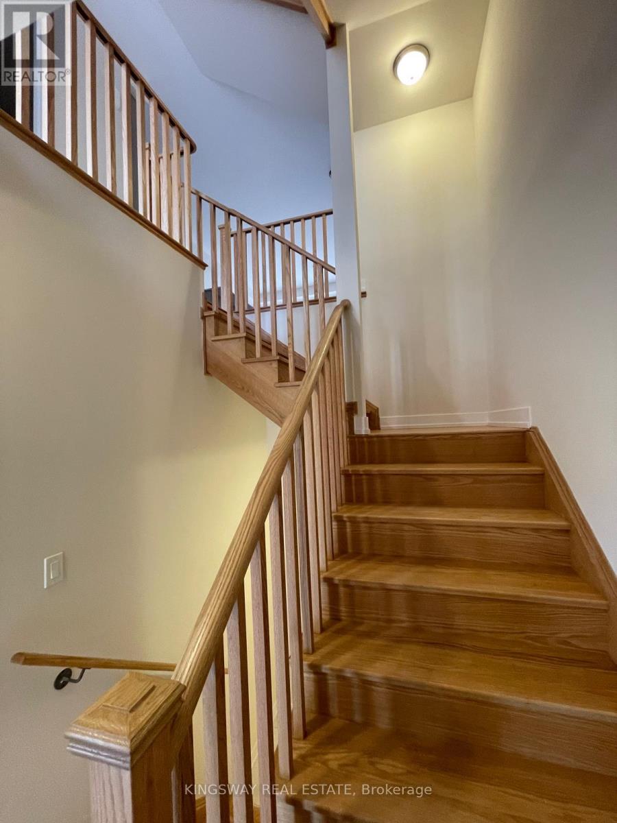 3082 Meadowridge Drive, Oakville, Ontario  L6H 7Z1 - Photo 7 - W13066650