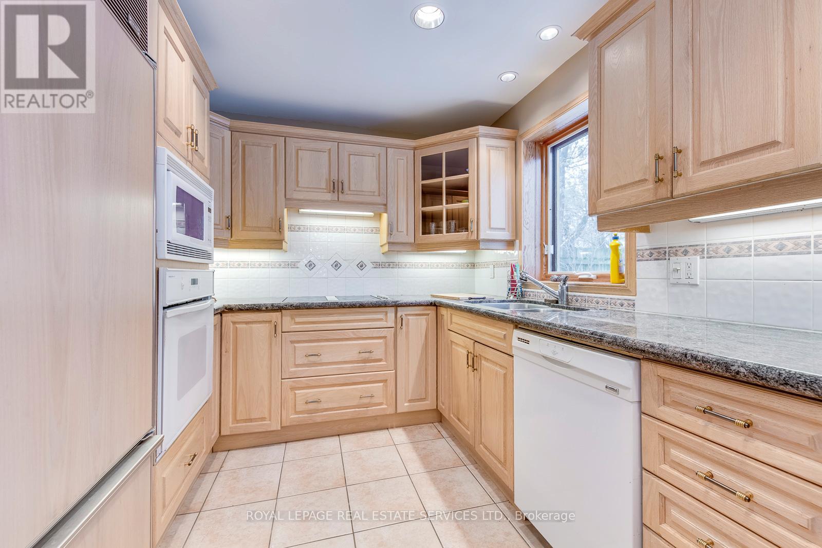 2630 Hayford Court, Mississauga, Ontario  L5K 1P7 - Photo 10 - W13066698