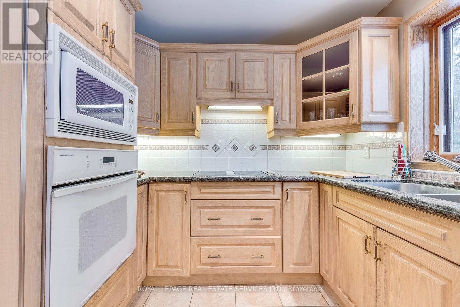 2630 Hayford Court, Mississauga, Ontario  L5K 1P7 - Photo 11 - W13066698