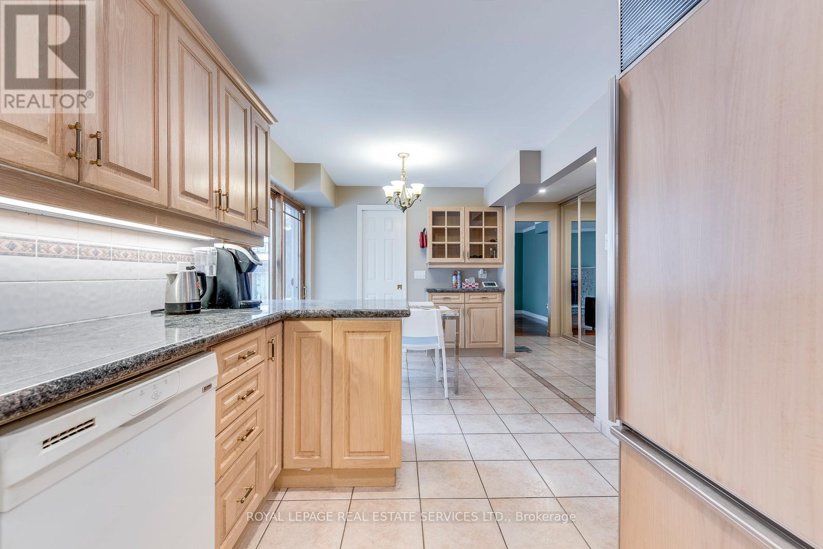 2630 Hayford Court, Mississauga, Ontario  L5K 1P7 - Photo 12 - W13066698
