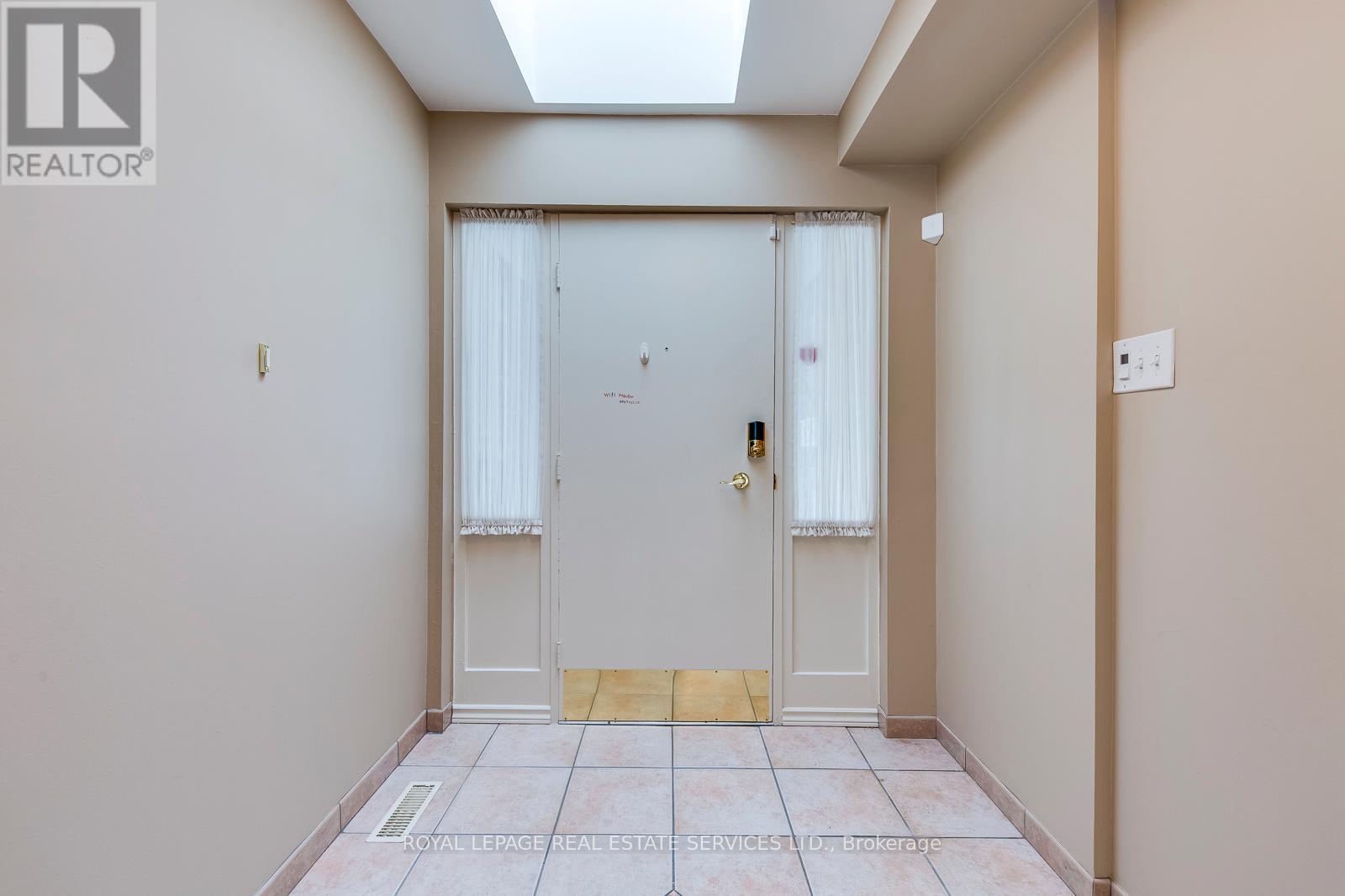 2630 Hayford Court, Mississauga, Ontario  L5K 1P7 - Photo 2 - W13066698