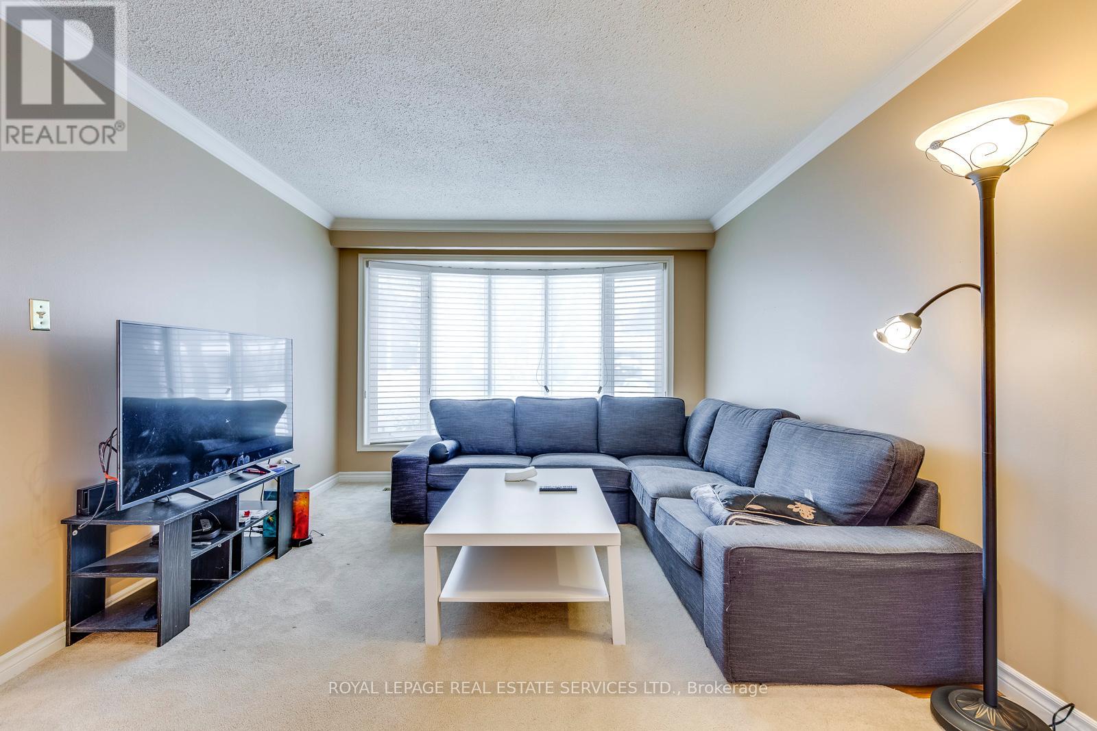 2630 Hayford Court, Mississauga, Ontario  L5K 1P7 - Photo 3 - W13066698