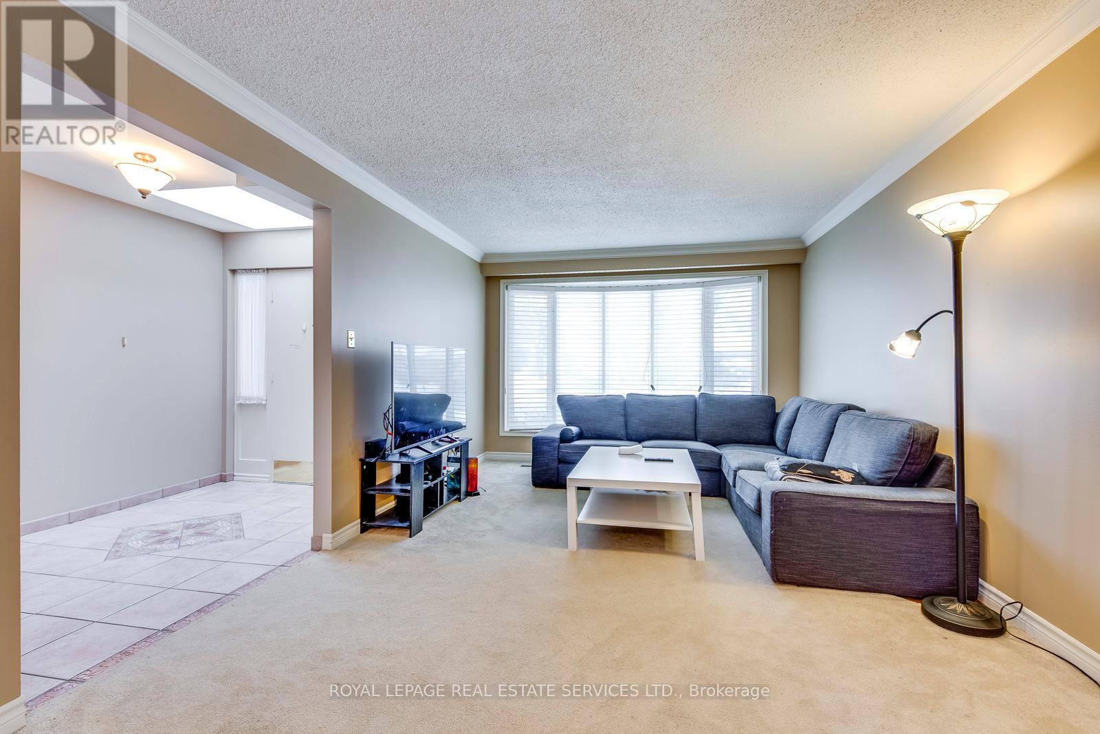 2630 Hayford Court, Mississauga, Ontario  L5K 1P7 - Photo 4 - W13066698