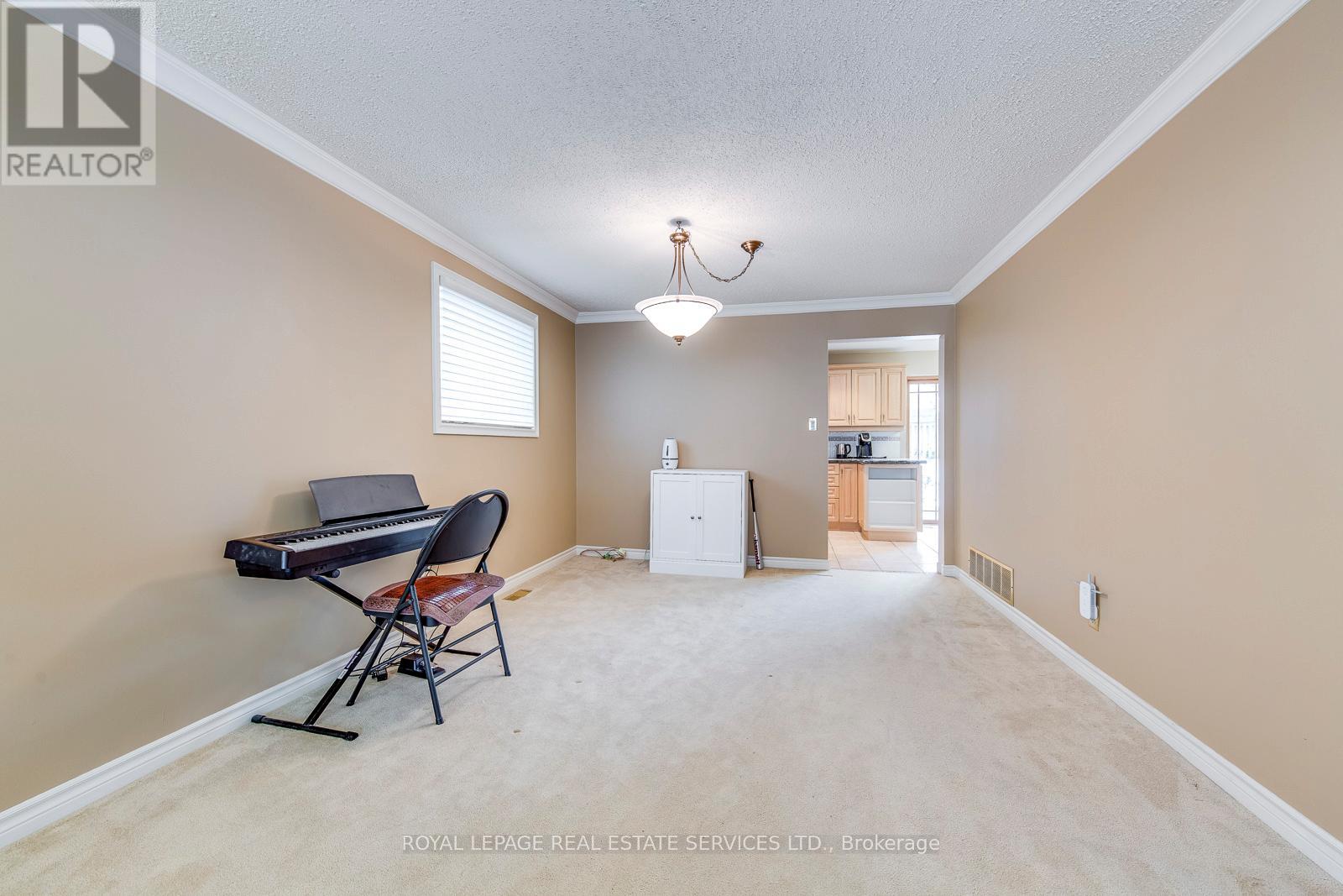 2630 Hayford Court, Mississauga, Ontario  L5K 1P7 - Photo 5 - W13066698