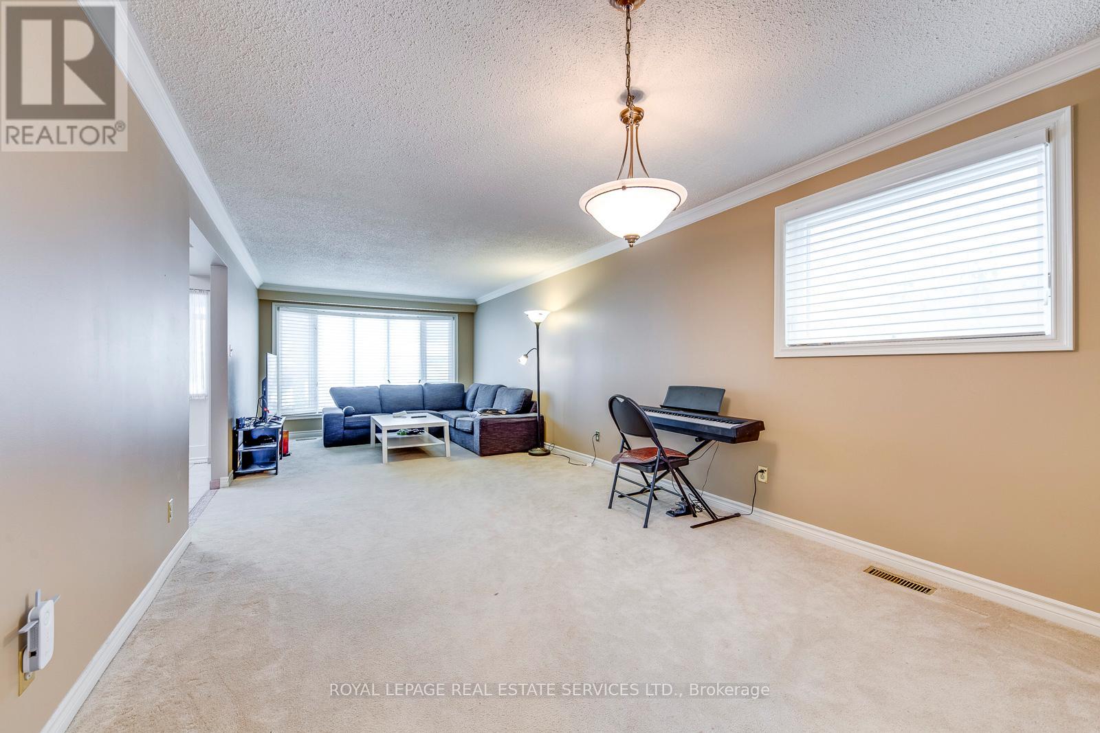 2630 Hayford Court, Mississauga, Ontario  L5K 1P7 - Photo 6 - W13066698