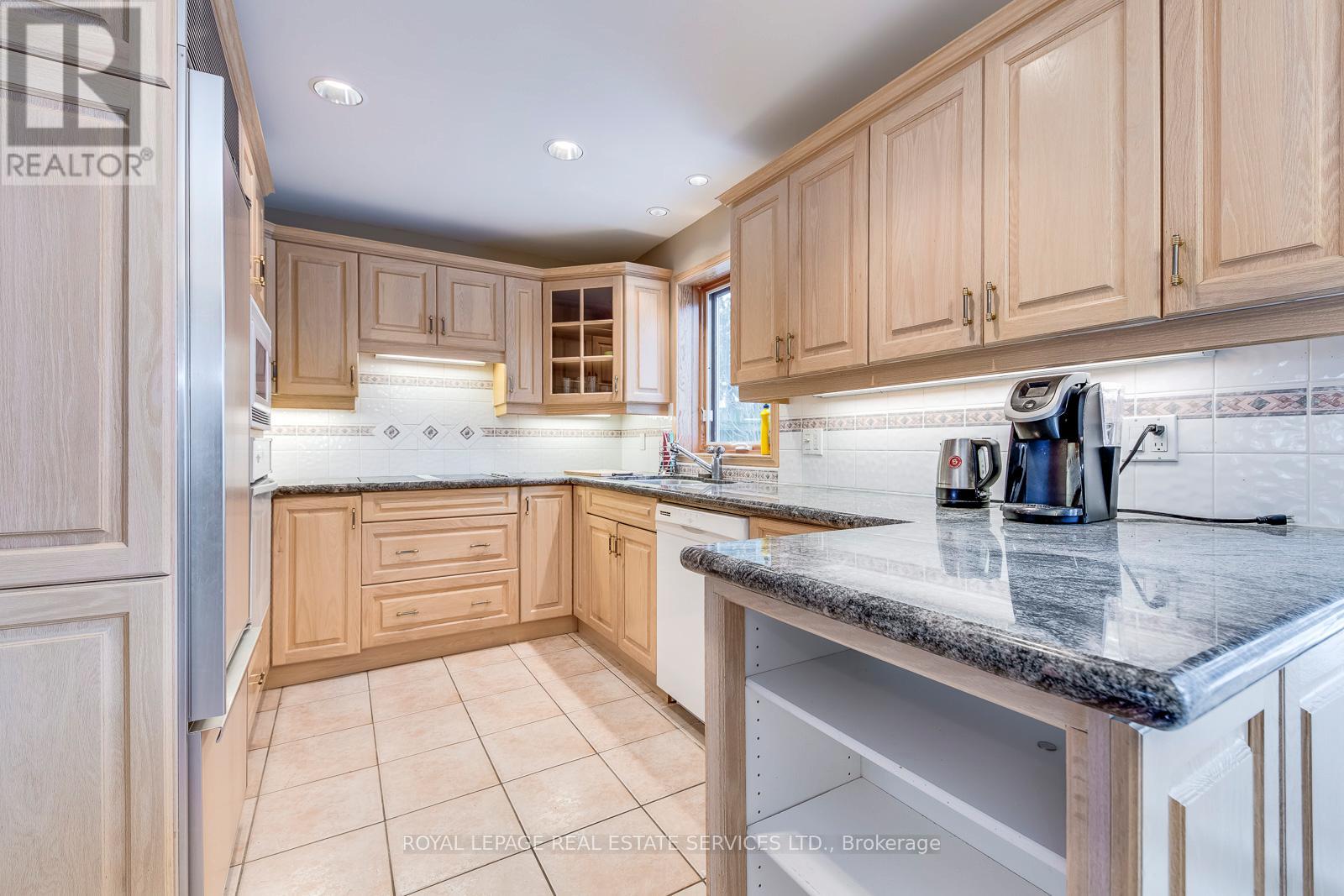 2630 Hayford Court, Mississauga, Ontario  L5K 1P7 - Photo 9 - W13066698