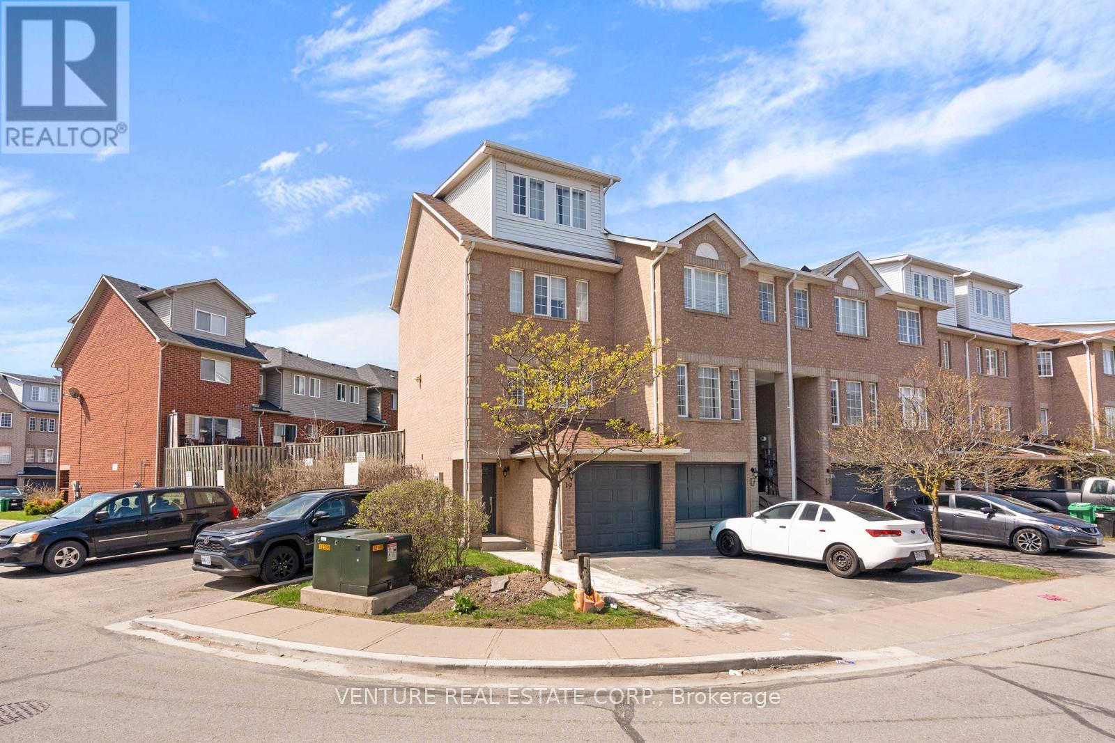 19 Spadina Road, Brampton, Ontario  L6X 4X6 - Photo 1 - W13066728
