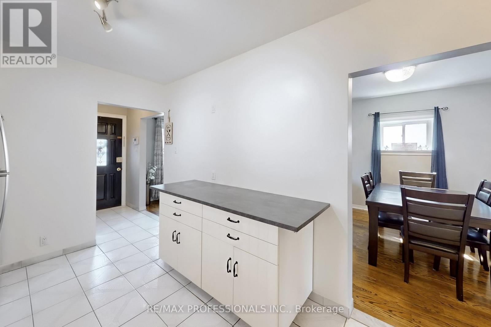 24 Braeburn Avenue, Toronto, Ontario  M9P 2J3 - Photo 12 - W13066760