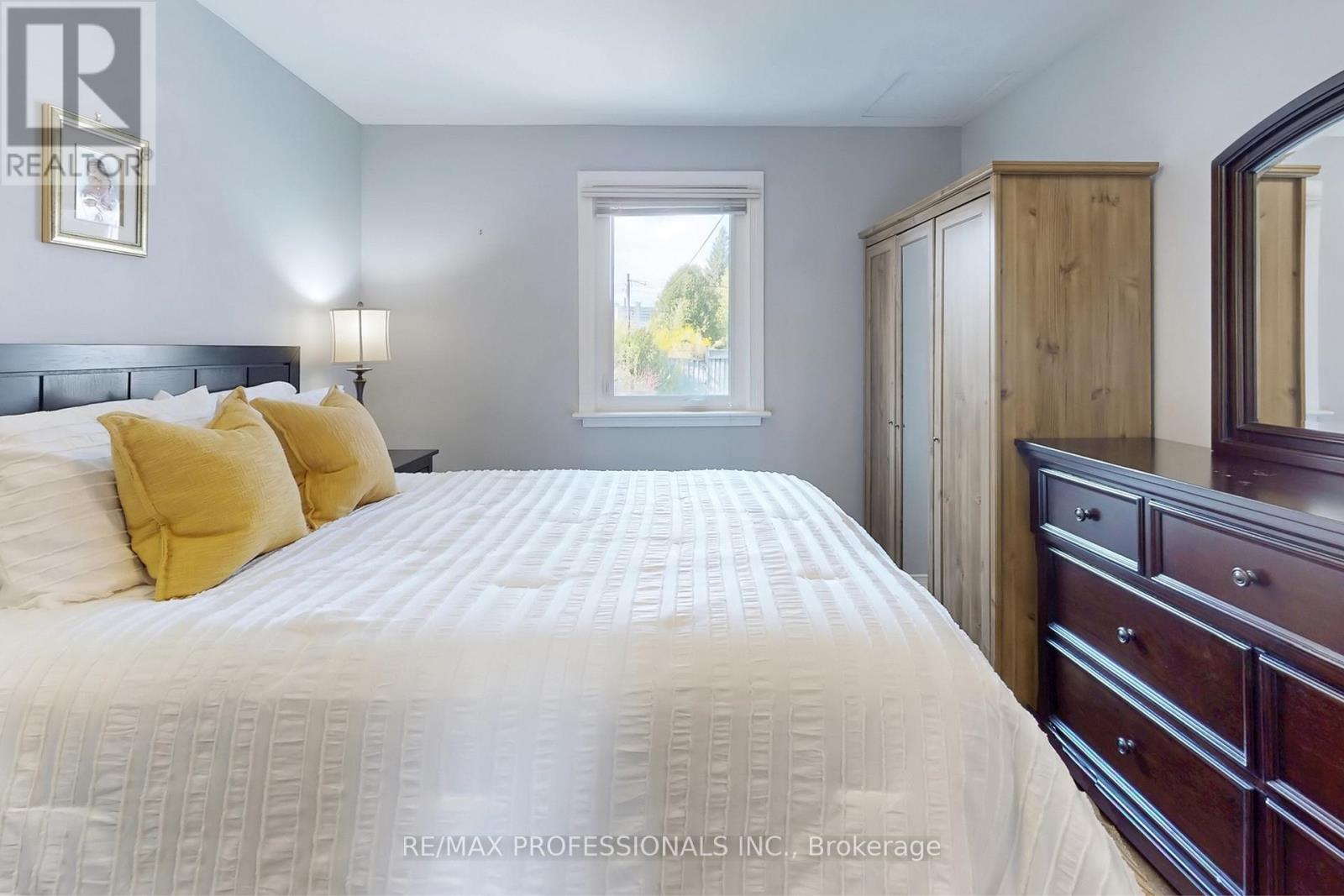 24 Braeburn Avenue, Toronto, Ontario  M9P 2J3 - Photo 14 - W13066760