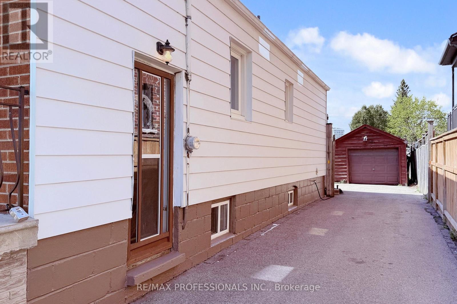 24 Braeburn Avenue, Toronto, Ontario  M9P 2J3 - Photo 25 - W13066760