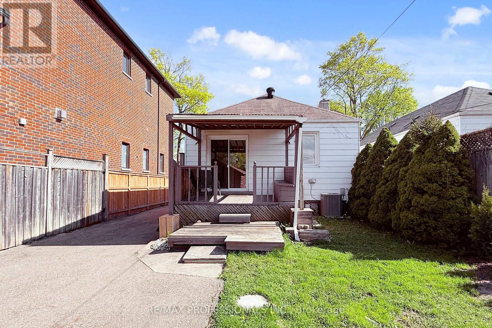 24 Braeburn Avenue, Toronto, Ontario  M9P 2J3 - Photo 27 - W13066760