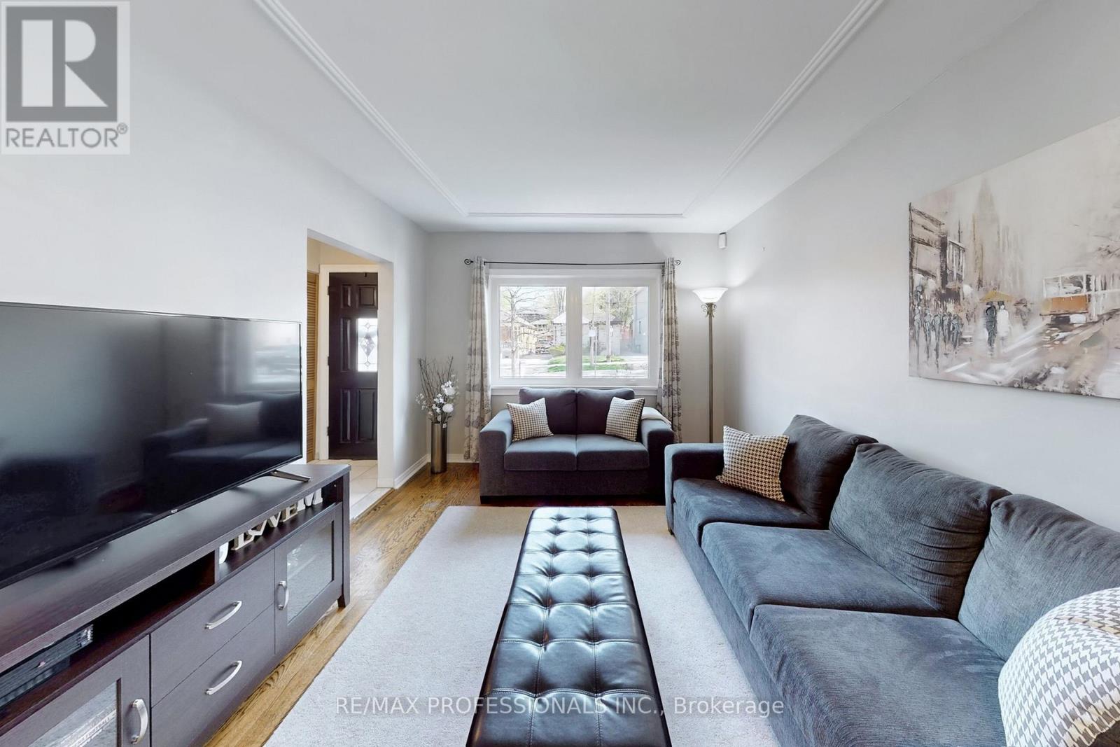24 Braeburn Avenue, Toronto, Ontario  M9P 2J3 - Photo 4 - W13066760