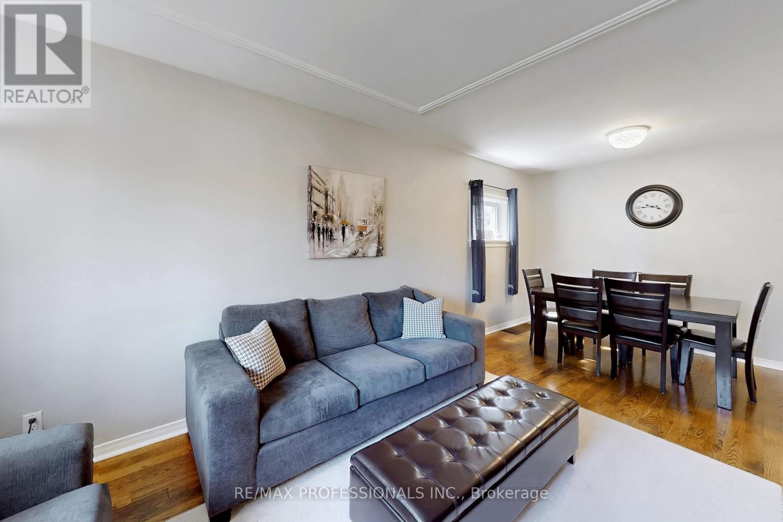 24 Braeburn Avenue, Toronto, Ontario  M9P 2J3 - Photo 5 - W13066760