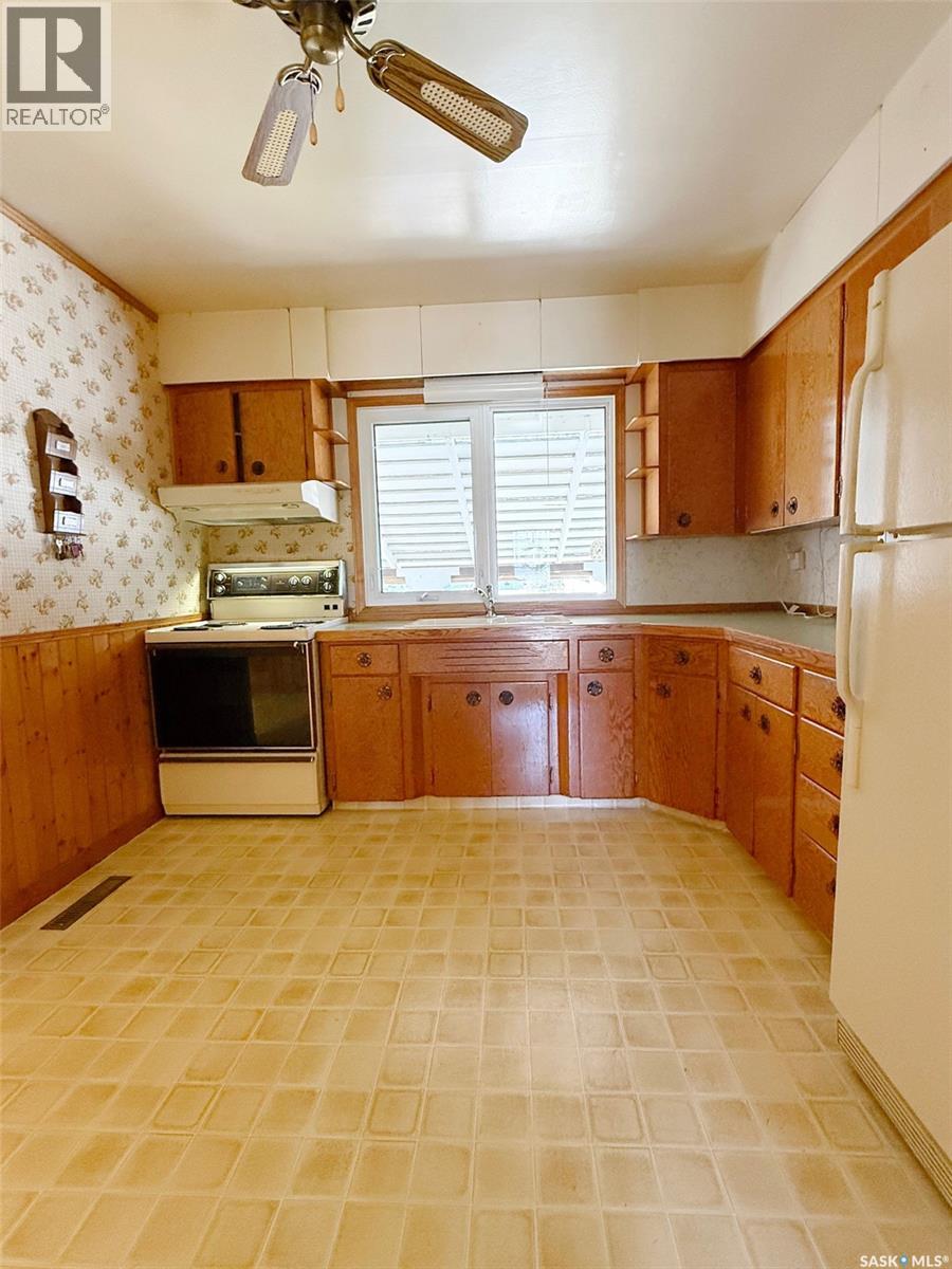 860 9th Avenue Ne, Swift Current, Saskatchewan  S9H 2S7 - Photo 10 - SK034524