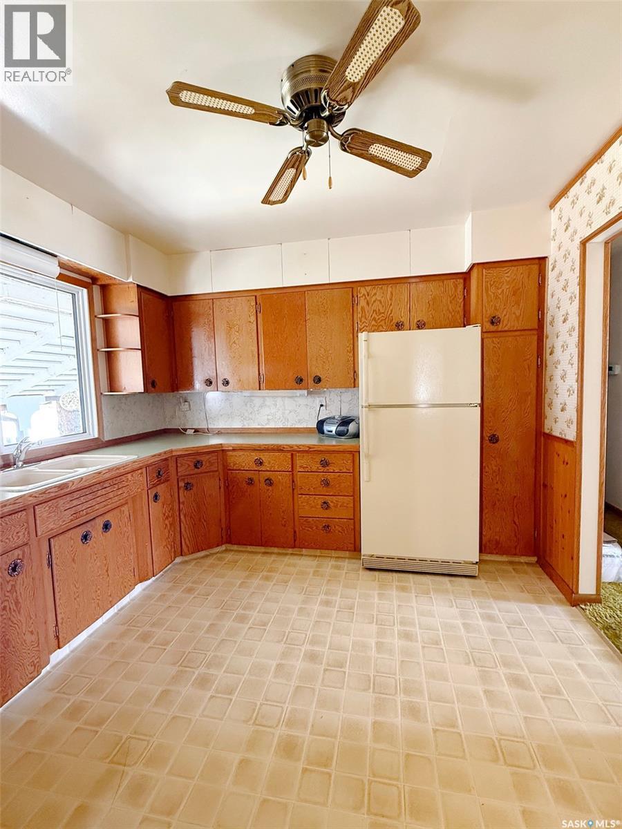 860 9th Avenue Ne, Swift Current, Saskatchewan  S9H 2S7 - Photo 11 - SK034524