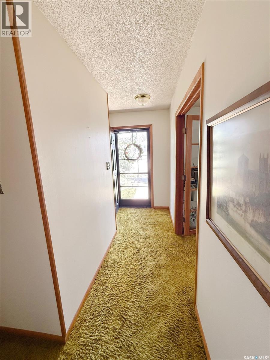 860 9th Avenue Ne, Swift Current, Saskatchewan  S9H 2S7 - Photo 13 - SK034524