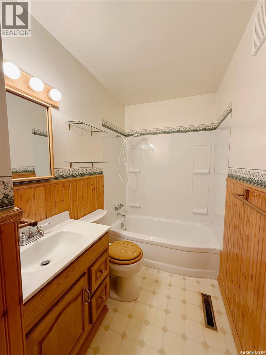 860 9th Avenue Ne, Swift Current, Saskatchewan  S9H 2S7 - Photo 16 - SK034524