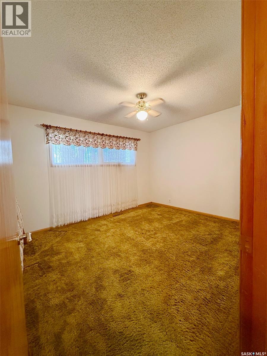 860 9th Avenue Ne, Swift Current, Saskatchewan  S9H 2S7 - Photo 17 - SK034524