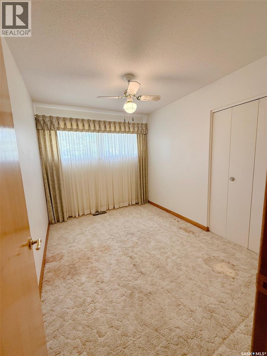860 9th Avenue Ne, Swift Current, Saskatchewan  S9H 2S7 - Photo 20 - SK034524