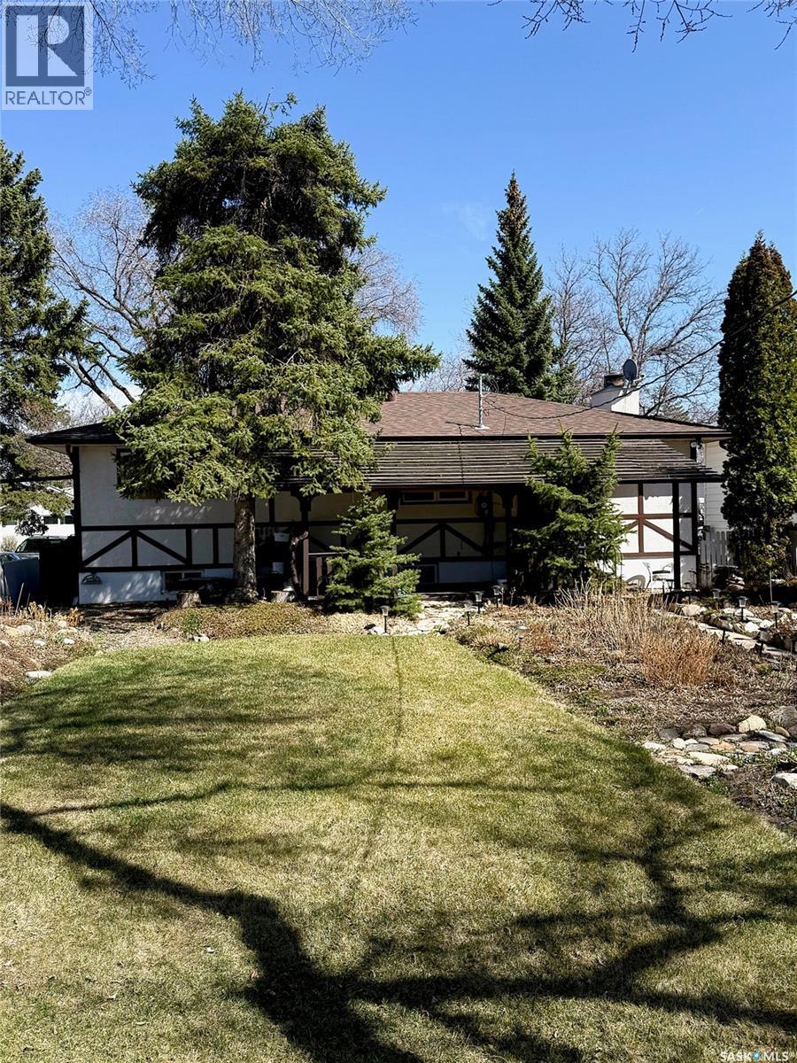 860 9th Avenue Ne, Swift Current, Saskatchewan  S9H 2S7 - Photo 3 - SK034524