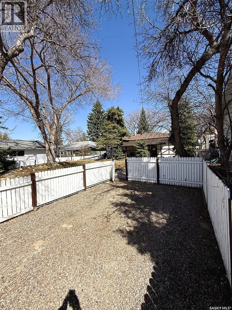 860 9th Avenue Ne, Swift Current, Saskatchewan  S9H 2S7 - Photo 9 - SK034524