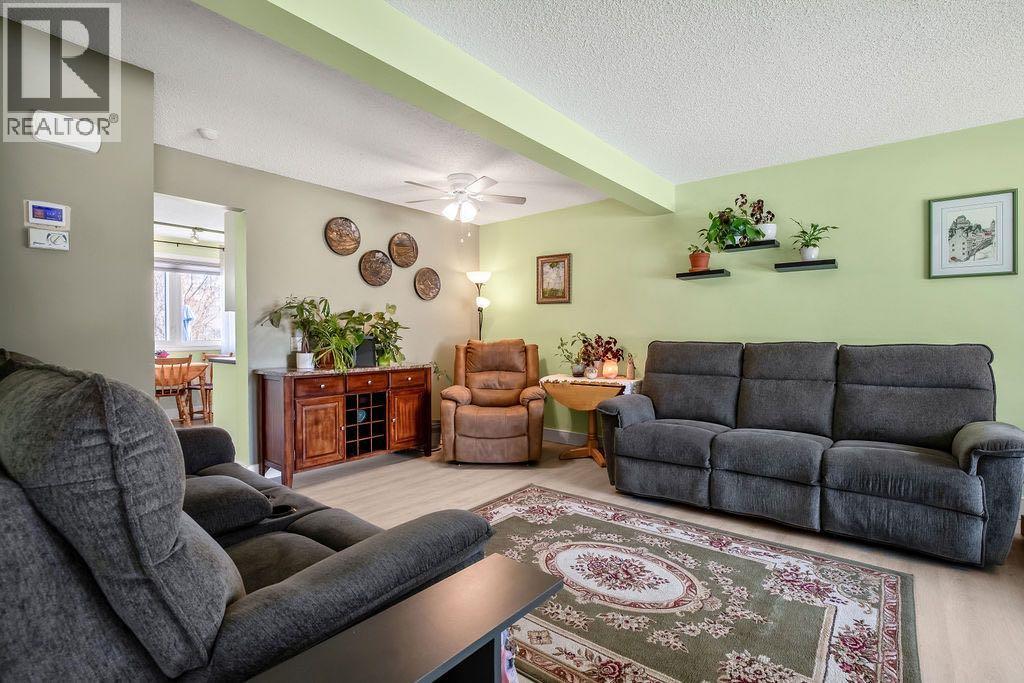 64 Erin Ridge Road Se, Calgary, Alberta  T2B 2W8 - Photo 5 - A2305287